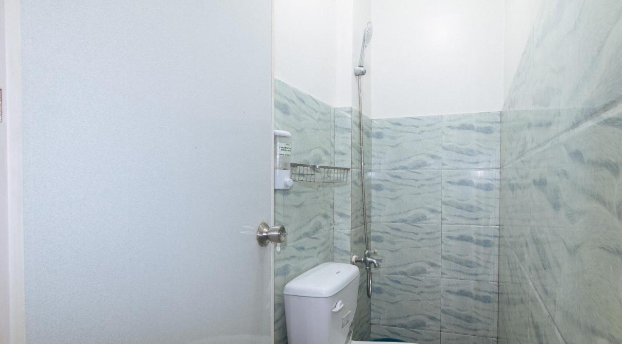 Nearest Hostel Pasay City By Reddoorz Esterno foto