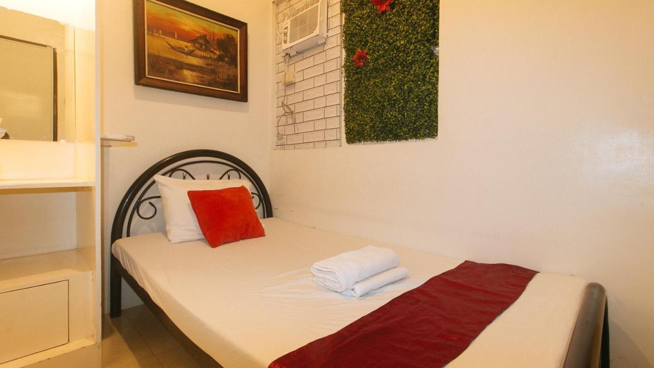 Nearest Hostel Pasay City By Reddoorz Esterno foto