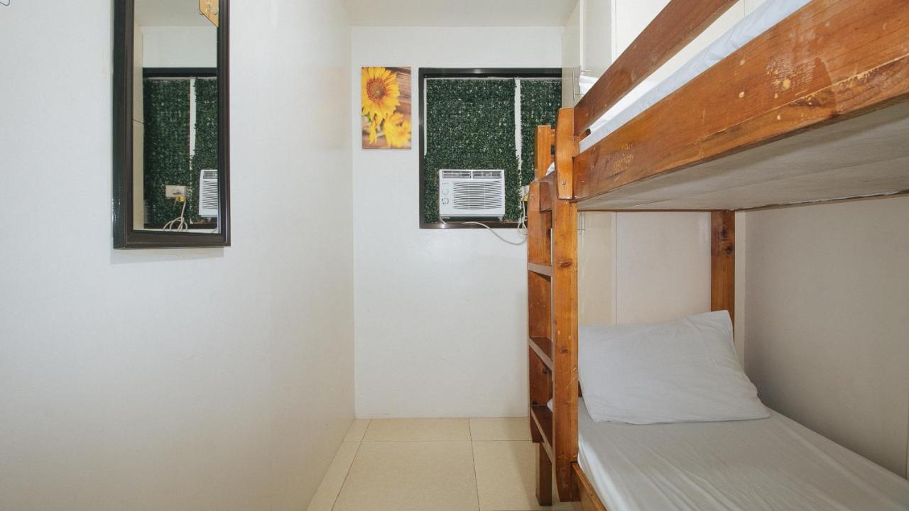 Nearest Hostel Pasay City By Reddoorz Esterno foto