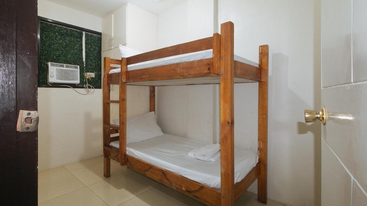 Nearest Hostel Pasay City By Reddoorz Esterno foto
