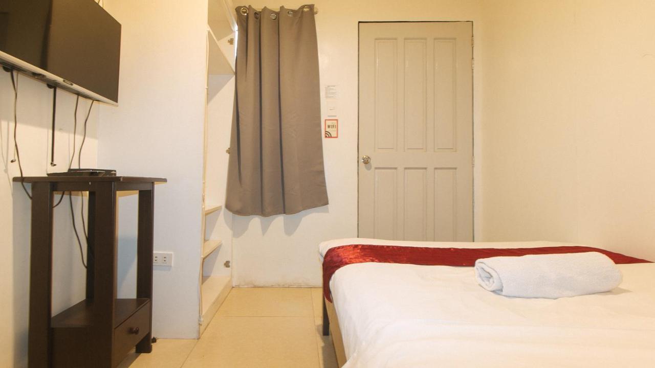 Nearest Hostel Pasay City By Reddoorz Esterno foto