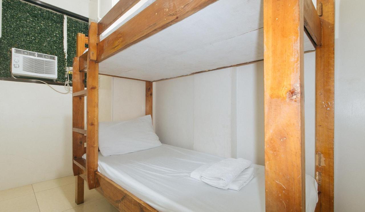 Nearest Hostel Pasay City By Reddoorz Esterno foto